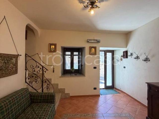 Vendesi casa indipendente a Chiusa Sclafani via Monteleone, 42