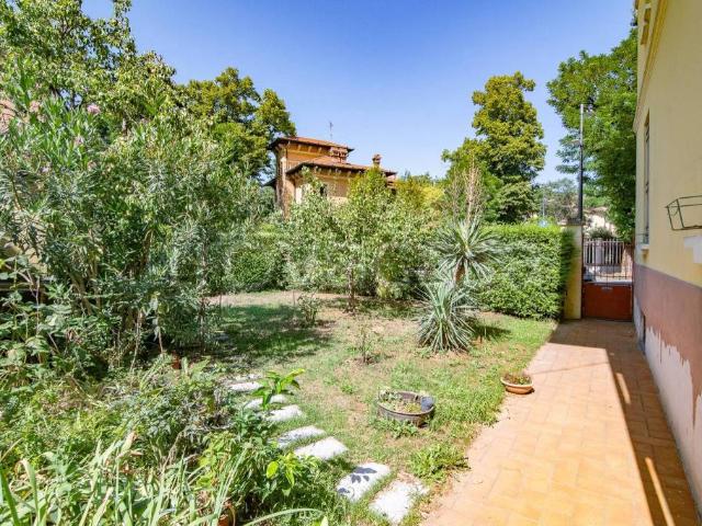 Vendesi casa indipendente a Cremona, Piazza Castello