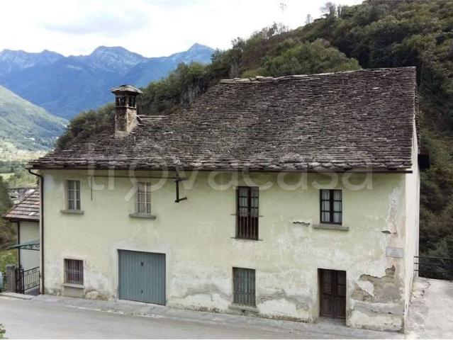 Vendesi casa indipendente a Crevoladossola via Valle Divedro, 17