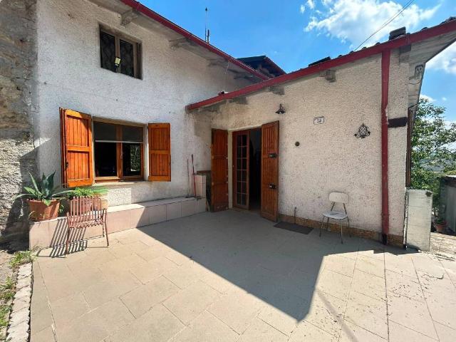 Vendesi casa indipendente a Baiso