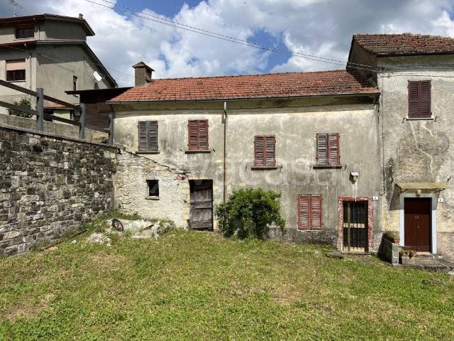 Vendesi casa indipendente a Bardi