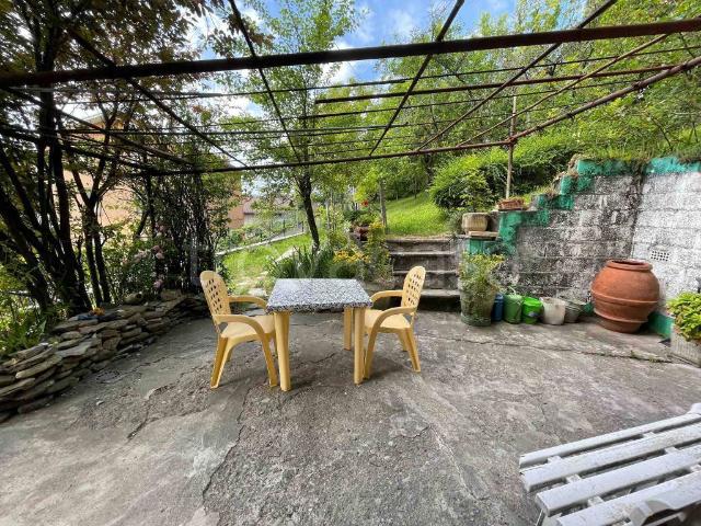 Vendesi casa indipendente a Bardi via Roma