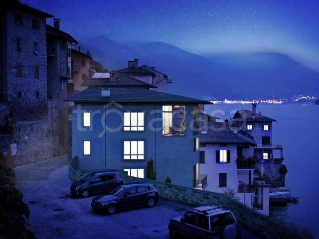 Vendesi casa indipendente a Brienno via Regina