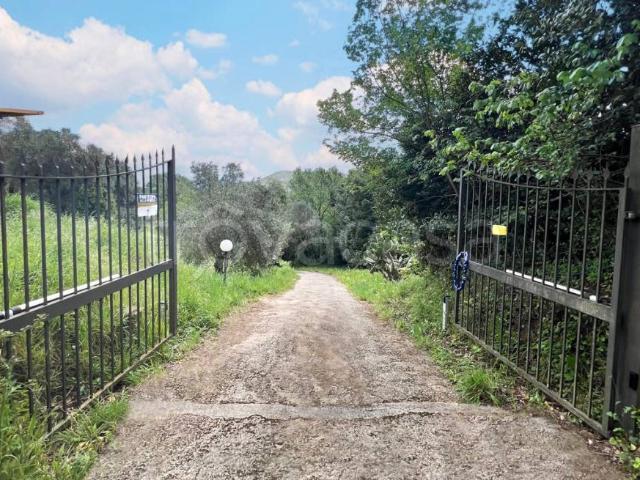 Vendesi casa indipendente a Galluccio