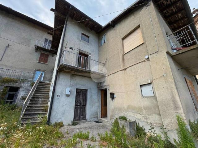 Vendesi casa indipendente a Gandosso via chiesa, 9