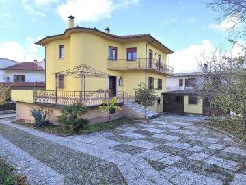 Vendesi casa indipendente a Gesualdo