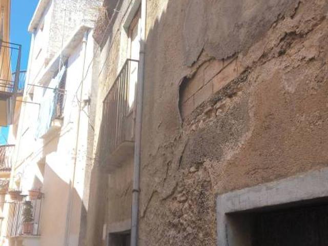 Vendesi casa indipendente a Gioiosa Ionica corso Umberto I