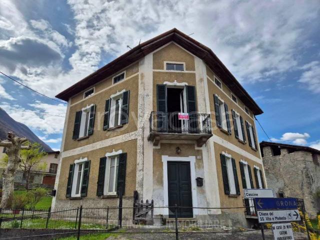 Vendesi casa indipendente a Grandola ed Uniti via Cascine, 1
