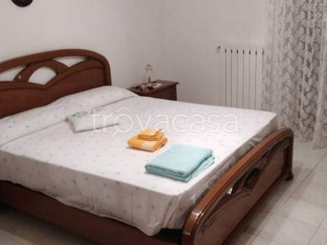 Vendesi casa indipendente a Davoli via Cavour Vico 1