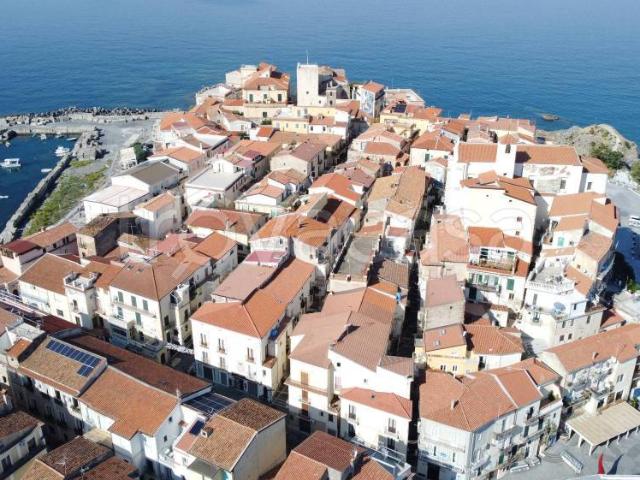 Vendesi casa indipendente a Diamante via Giosuè Carducci