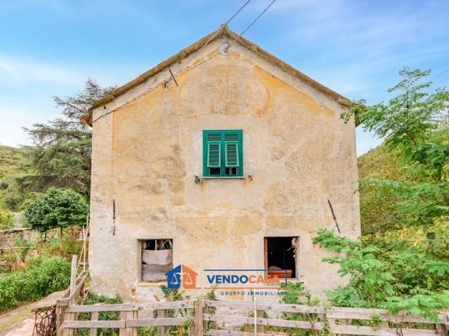 Vendesi casa indipendente a Ellera, Albisola Superiore