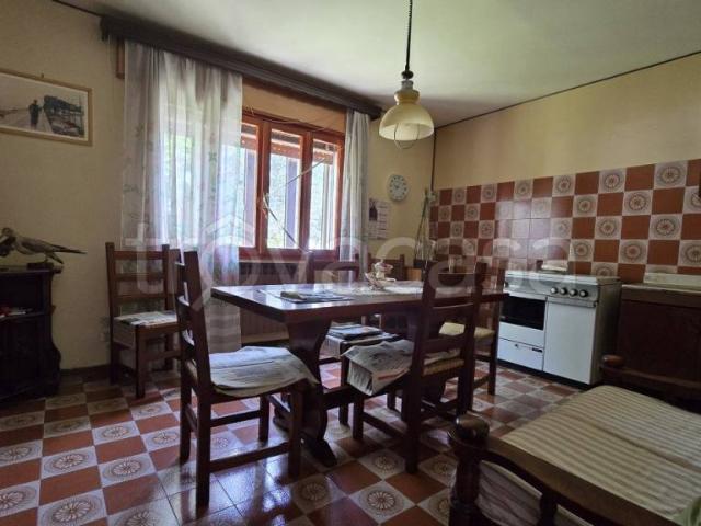 Vendesi casa indipendente a Este via deserto