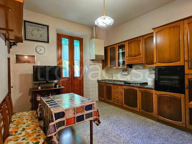 Vendesi casa indipendente a Falconara Marittima via Flaminia, 522, Centro