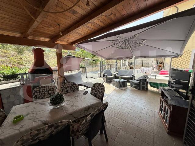 Vendesi casa indipendente a Falconara Albanese via marinella, snc