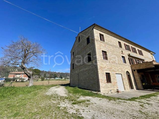 Vendesi casa indipendente a Falerone