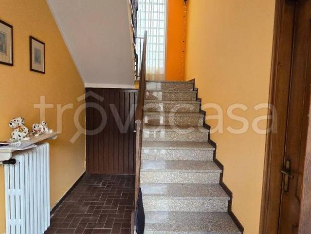 Vendesi casa indipendente a Fara Novarese via p. Migliavacca