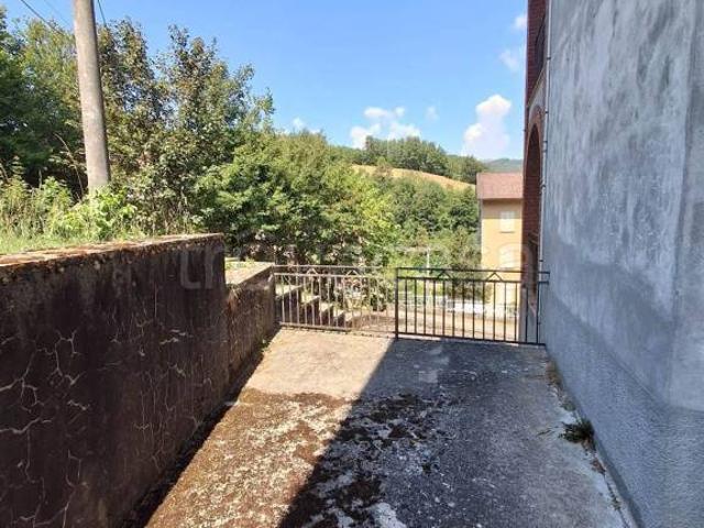 Vendesi casa indipendente a Ferriere