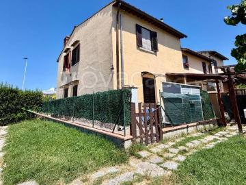 Vendesi casa indipendente a Firenze viale Pietro Nenni, Legnaia San Quirico Monticelli
