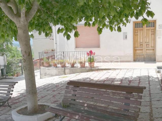 Vendesi casa indipendente a Fragneto Monforte piazza Guglielmo Oberdan