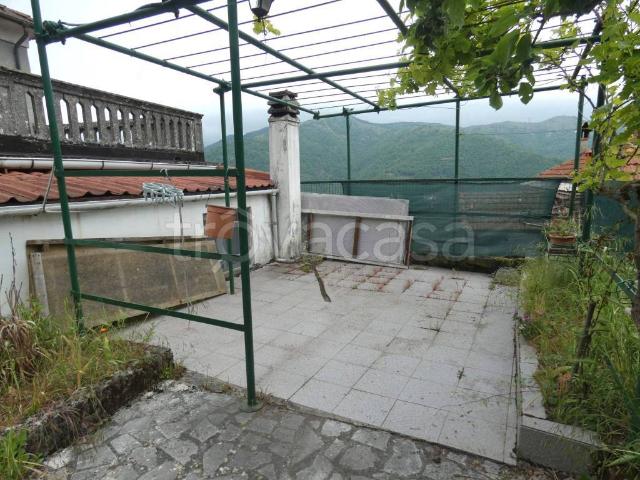 Vendesi casa indipendente a Frassinello, Valbrevenna