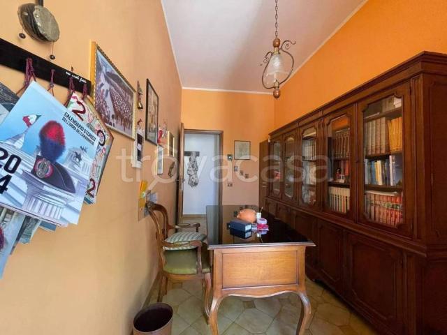 Vendesi casa indipendente a Frosinone via Giordano Bruno, Centro città