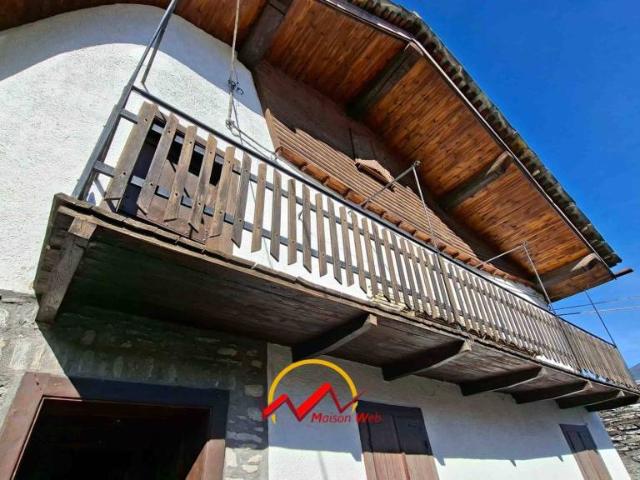 Vendesi casa indipendente a Introd