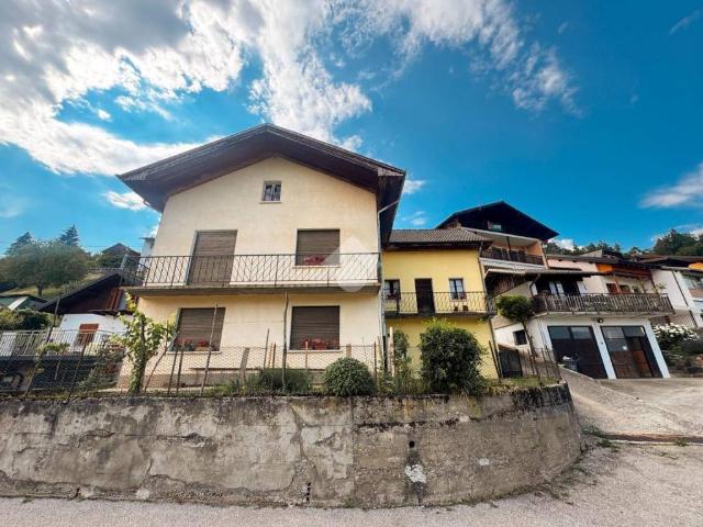 Vendesi casa indipendente a Lamon via pezzè, 42