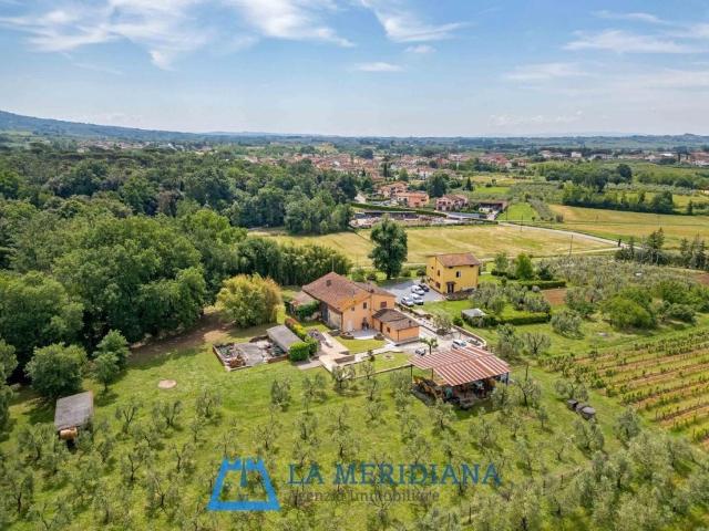 Vendesi casa indipendente a Lamporecchio via Giuseppe Giusti