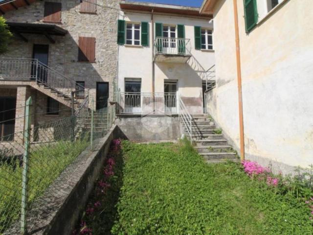 Vendesi casa indipendente a Langhirano via Gino Cacchioli, 5, Cozzano