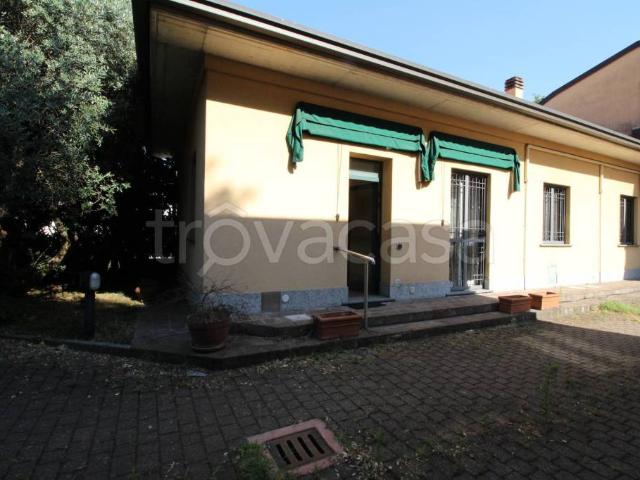 Vendesi casa indipendente a Limbiate via Matteotti, 13