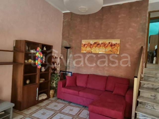 Vendesi casa indipendente a Luzzano, Moiano