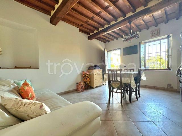 Vendesi casa indipendente a Lucca via di Muletto, 77, San Pietro a Vico San Cassiano