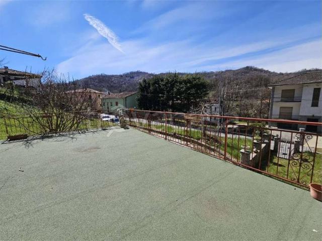 Vendesi casa indipendente a Mombasiglio strada provinciale 34, 88