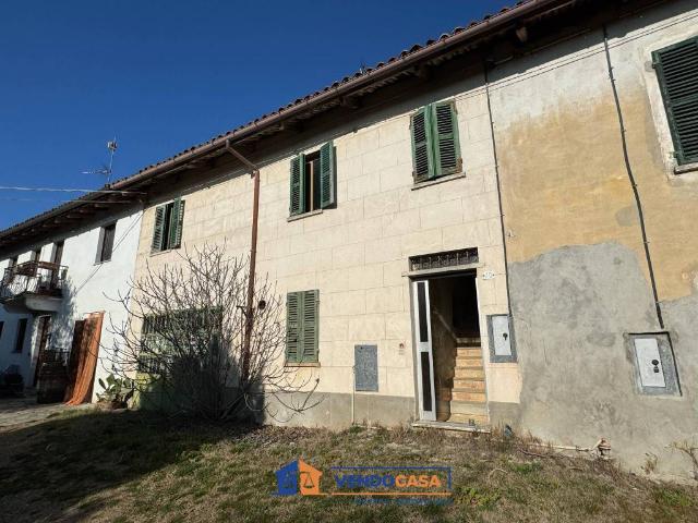 Vendesi casa indipendente a Montaldo Scarampi via rocca d'arazzo