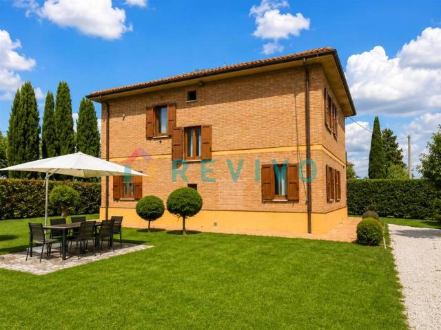 Vendesi casa indipendente a Montepulciano strada Statale 326 Est, Tre Berte