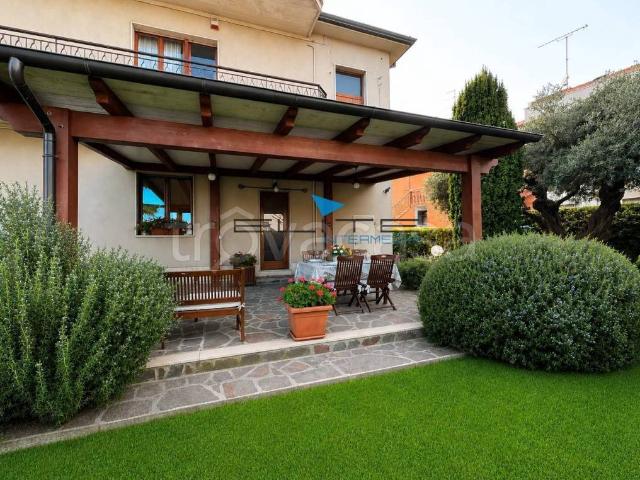Vendesi casa indipendente a Montesilvano via Vestina, 329