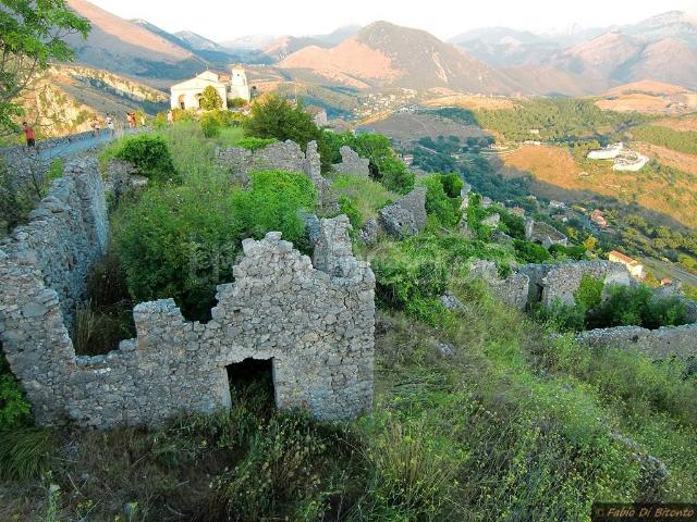 Vendesi casa indipendente a Maratea via Castello, Santa Caterina