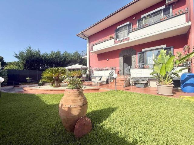 Vendesi casa indipendente a Mascalucia
