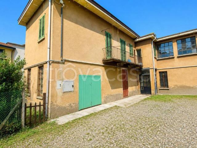 Vendesi casa indipendente a Meda via Felice Orsini