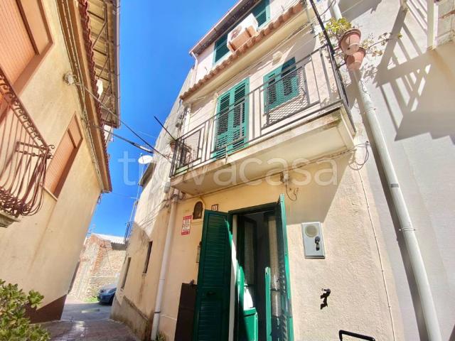 Vendesi casa indipendente a Messina via II San Giacomo, Castanea Salice