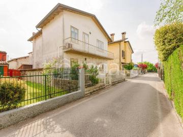 Vendesi casa indipendente a Mira via dei Platani, 15, Mira Taglio