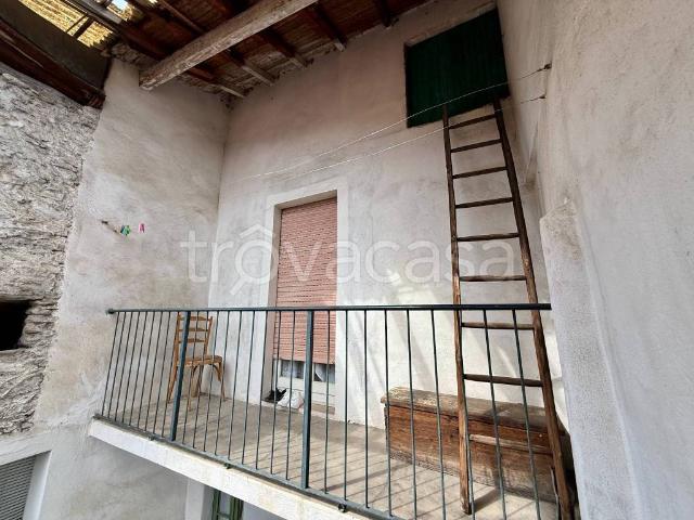 Vendesi casa indipendente a Musso via Regina