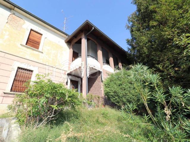 Vendesi casa indipendente a Solaro