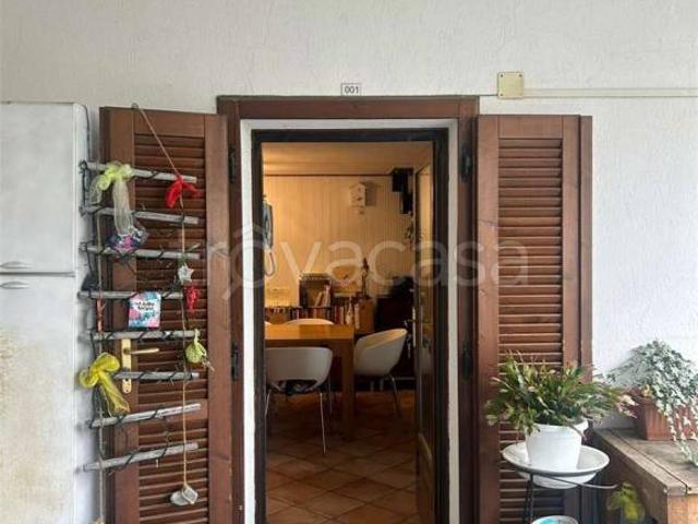 Vendesi casa indipendente a Saint Vincent via Carso, 1