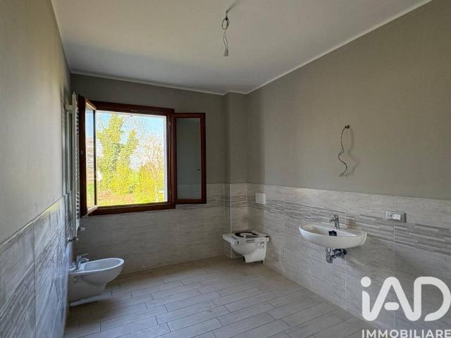 Vendesi villa bifamiliare a San Felice sul Panaro via I Maggio, 2408