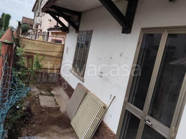 Vendesi casa indipendente a San Giovanni Lupatoto via Giosuè Carducci