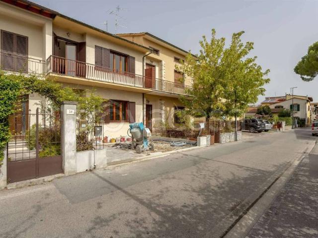 Vendesi casa indipendente a San Piero a Ponti, Campi Bisenzio