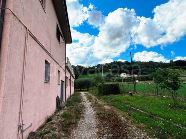 Vendesi casa indipendente a San Severino Marche