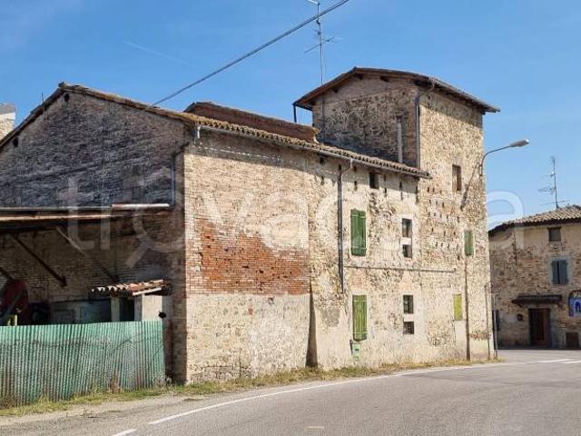Vendesi casa indipendente a Lesignano de' Bagni via Martiri della Libertà