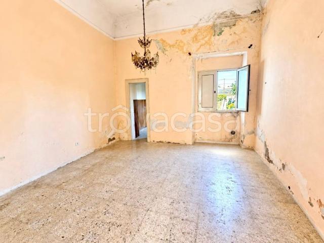 Vendesi casa indipendente a Santa Venerina